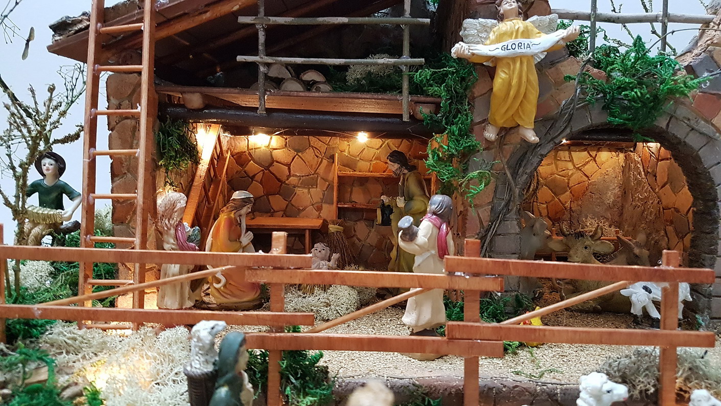 DIORAMA con AMBIENTAZIONE NATALIZIA (Nascita di Gesù) realizzato interamente a mano - immagine 2
