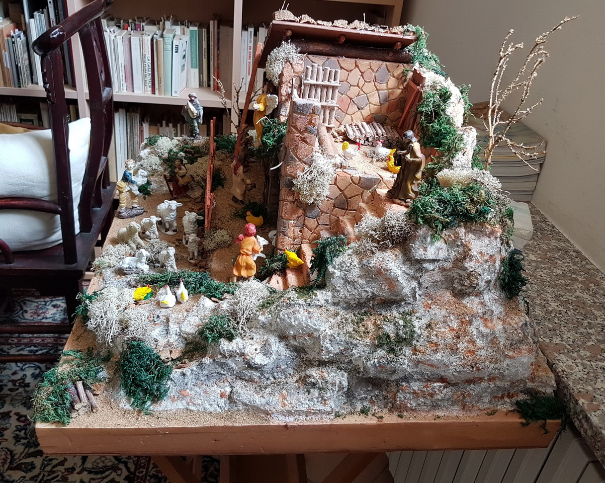 DIORAMA con AMBIENTAZIONE NATALIZIA (Nascita di Gesù) realizzato interamente a mano - immagine 4