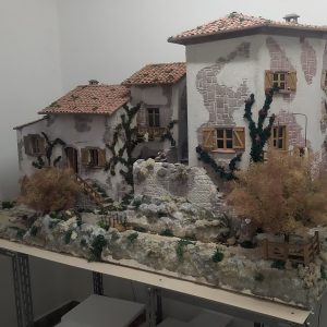 Grande diorama raffigurante PRESEPE in antico borgo italiano.