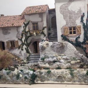 Grande diorama raffigurante PRESEPE in antico borgo italiano.